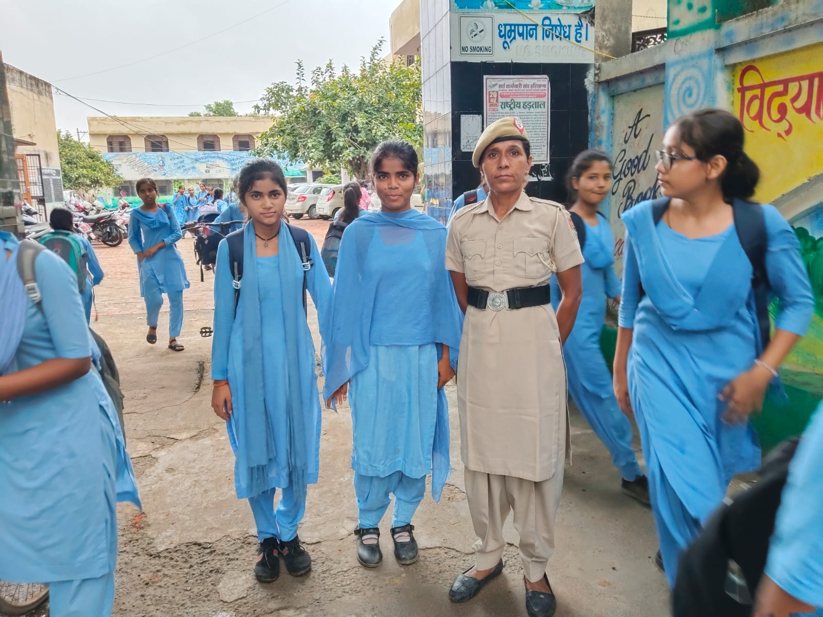 Hansi Police is continuing with a special awareness campaign for the safety of women.